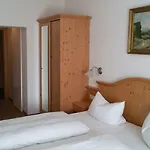 Konukevi Lindenhof 3*
