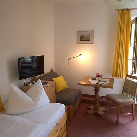 بنسيون ليندنهوف 3* برين ام شيميسي
