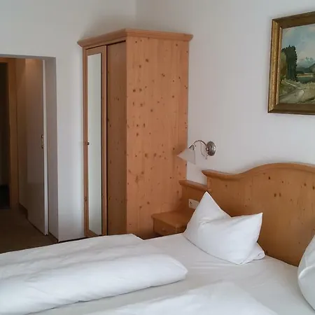بيت ضيافة بنسيون ليندنهوف 3*