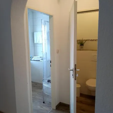 بنسيون ليندنهوف بيت ضيافة برين ام شيميسي