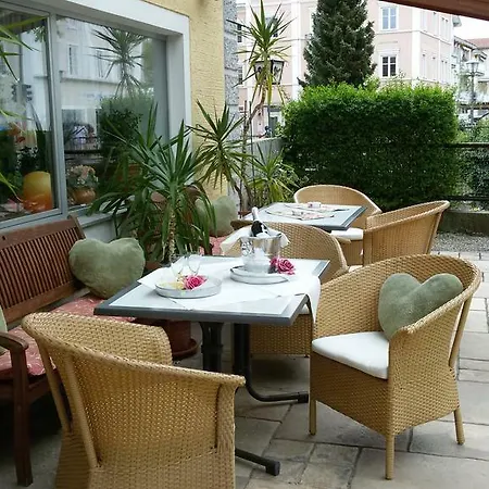 Lindenhof Pensjonat 2*